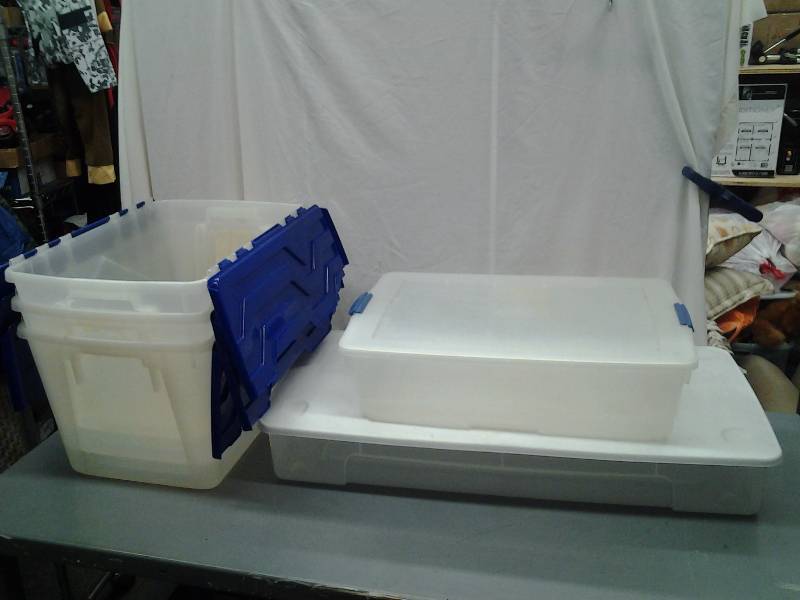 lot 17 image: 5- Assorted Plastic Storage Bins