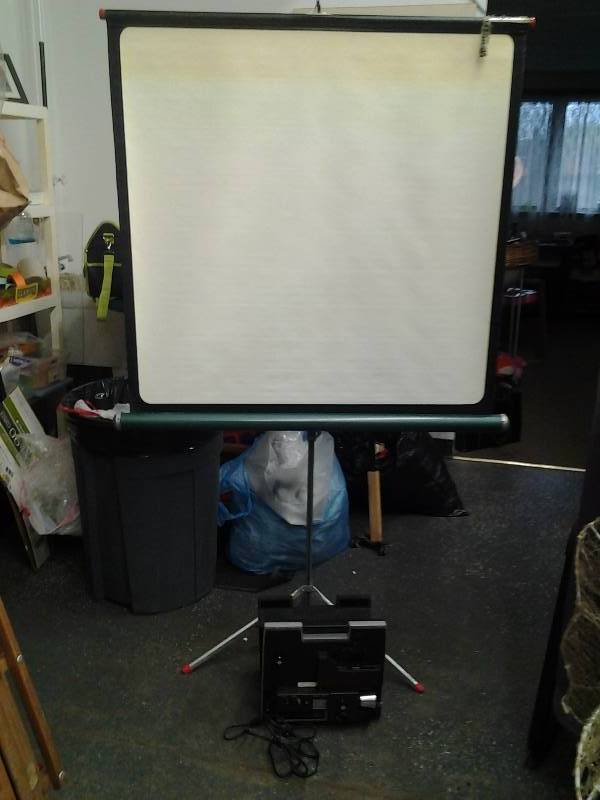 lot 39 image: Projector & Screen