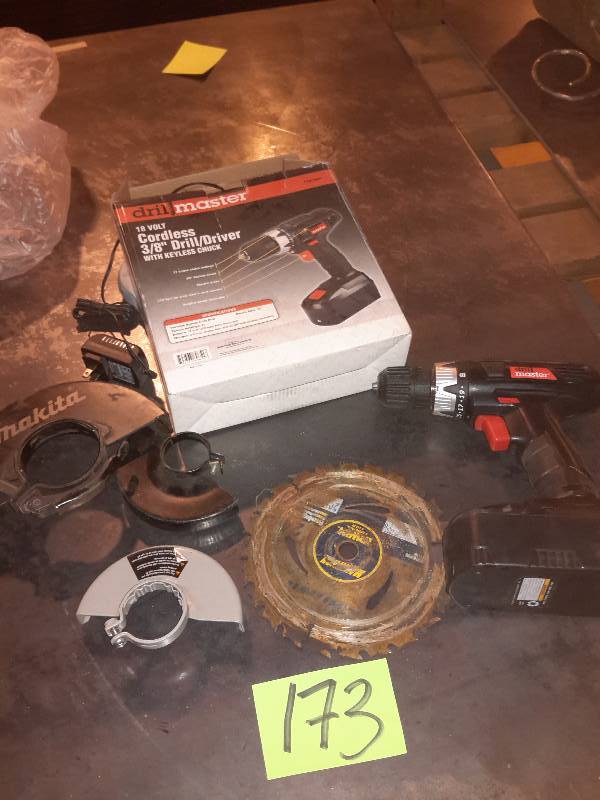 lot 173 image: Drill Master, 18 volt, Cordless 38 in DrillDrive.. Includes charger