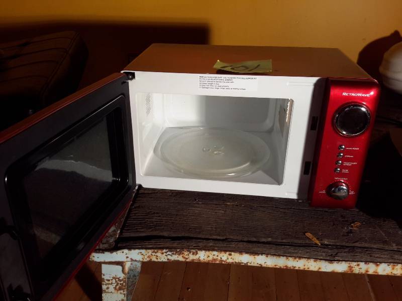 lot 101 image: INTERTEK, Retro Microwave