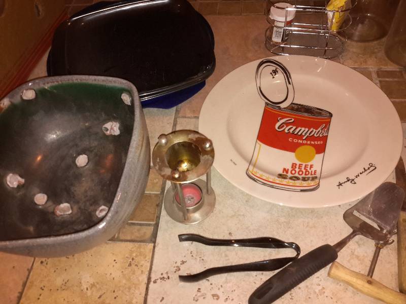 lot 113 image: Misc. kitchen items as pictured.. See closeup pictures