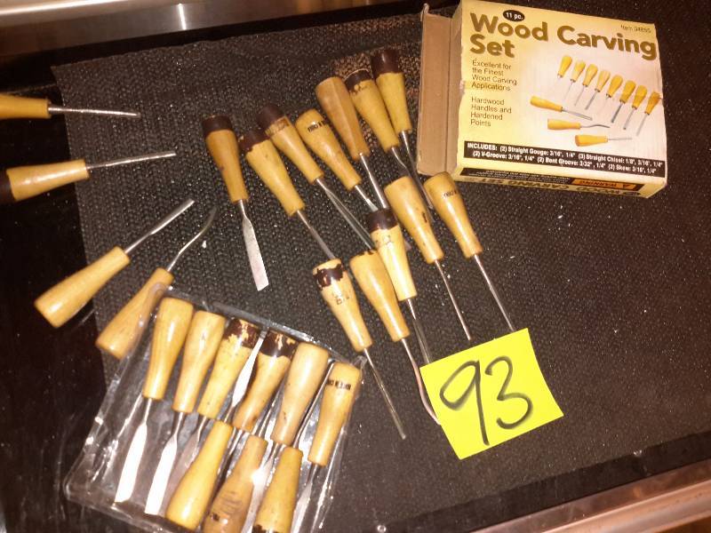 lot 93 image: Large lot of wood chisels.. Small sizes.