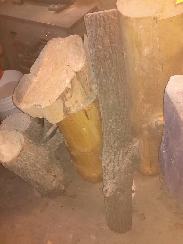 lot 43 image: LARGE CHUNKS of Wood as pictured