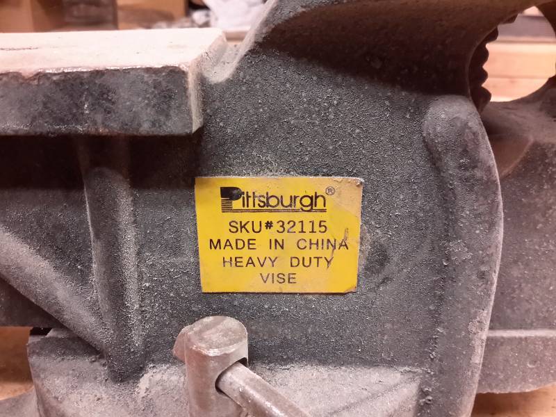 lot 20 image: Pittsburgh Heavy Duty  Bench Vise