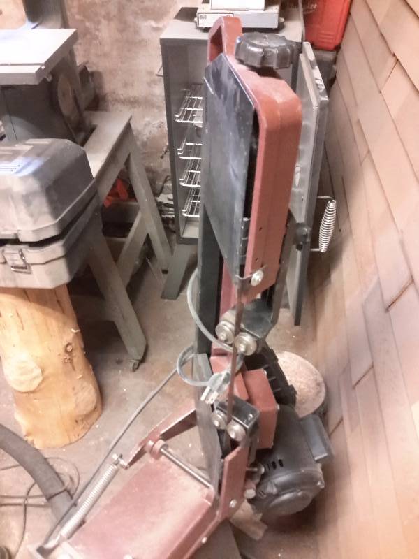 lot 27 image: 4 12 in Metal Cutting Band Saw