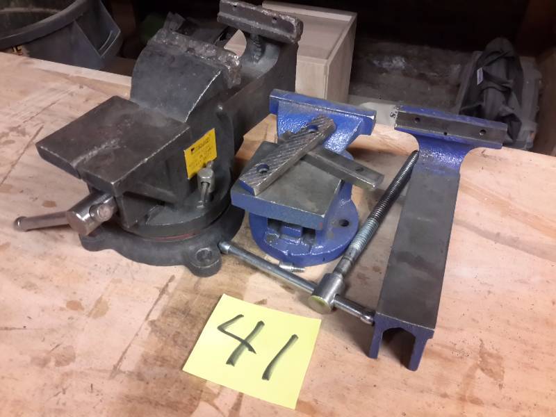 lot 41 image: 2, Partial Vises.. Buy for parts or repair