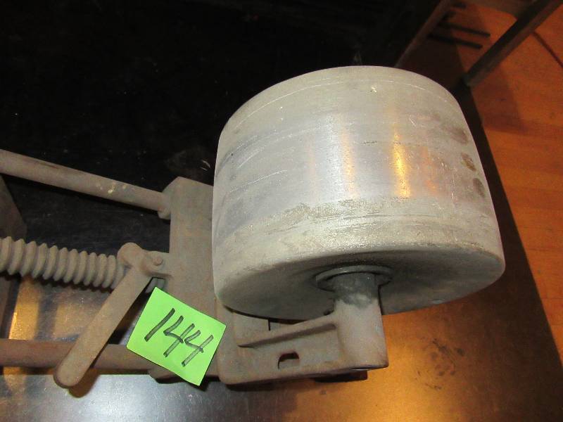 lot 144 image: Belt Pulley System for power belt
