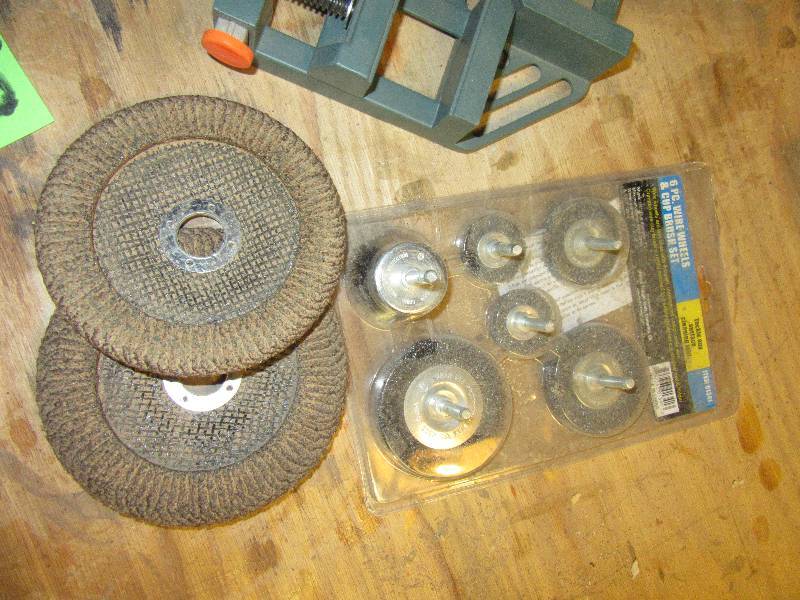 lot 159 image: Corner Clamps and misc Discs.