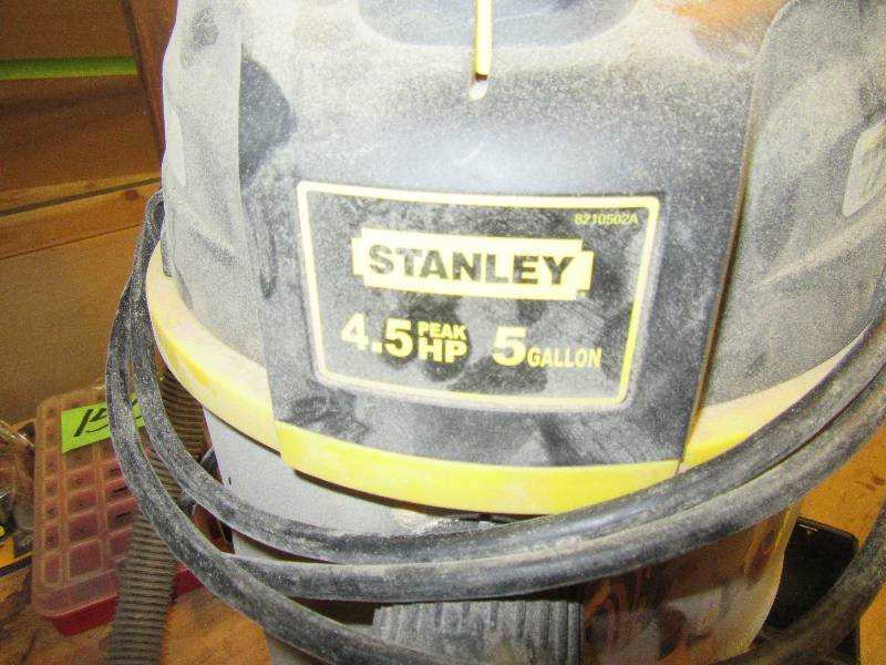 lot 160 image: Stanley, 4.5 H.P. 5 Gallon Shop Vacuum