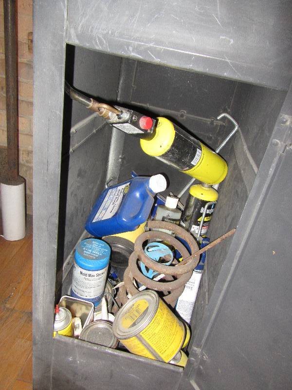 lot 147 image: steel Cabinet with contents