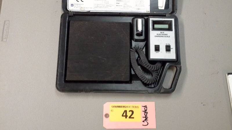 lot 42 image: TIF 9010 Electronic Charging Scale