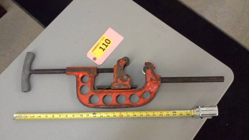 lot 110 image: Toledo Pipe Cutter
