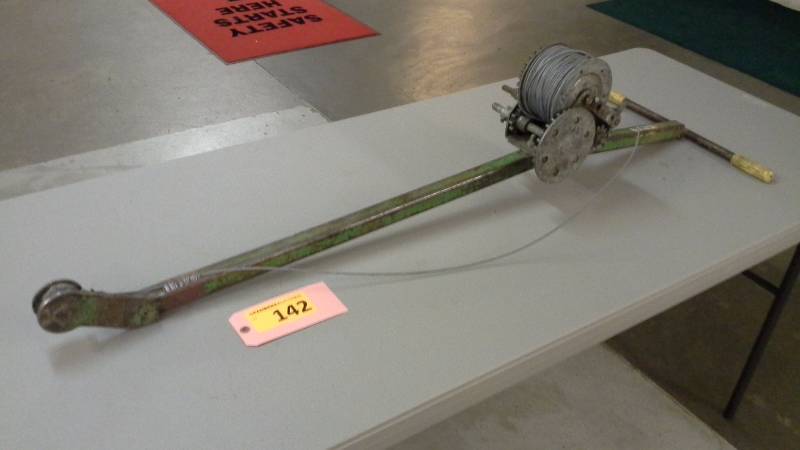 lot 142 image: Greenlee Ratcheted Puller