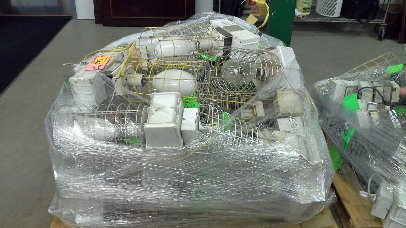 lot 147 image: One Pallet of Commercial Temporary Lights, About 30 in Total