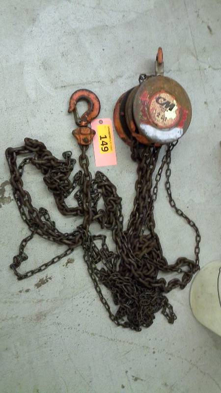 lot 149 image: CM Series 622 - 2 Ton Chain Hoist