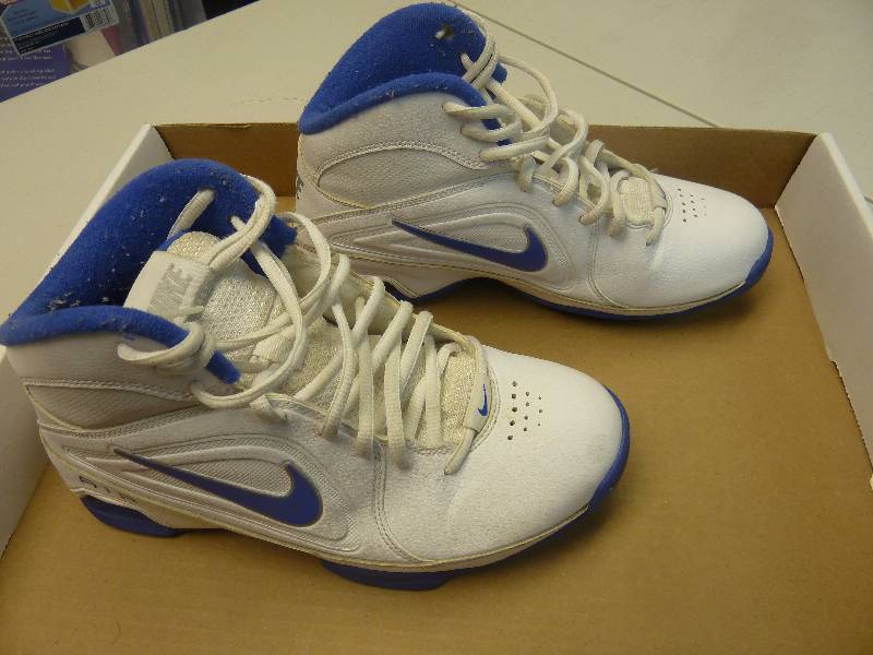 lot 257 image: Nike Air Tennis Shoes