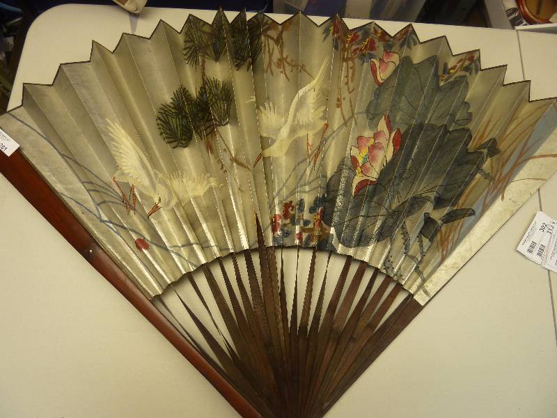 lot 261 image: Vintage Hand Painted Fan