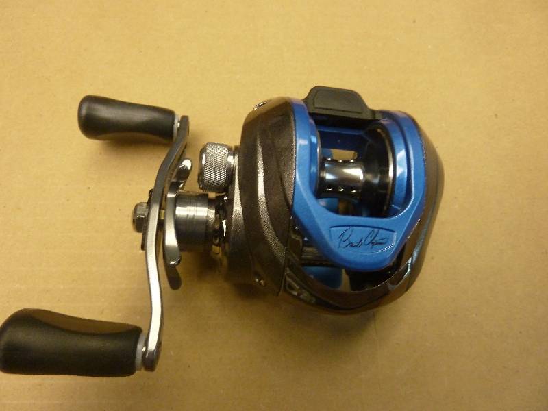 lot 272 image: Bait Caster Reel