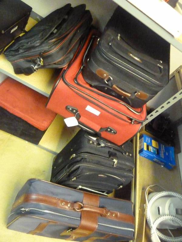 lot 275 image: Luggage Lot