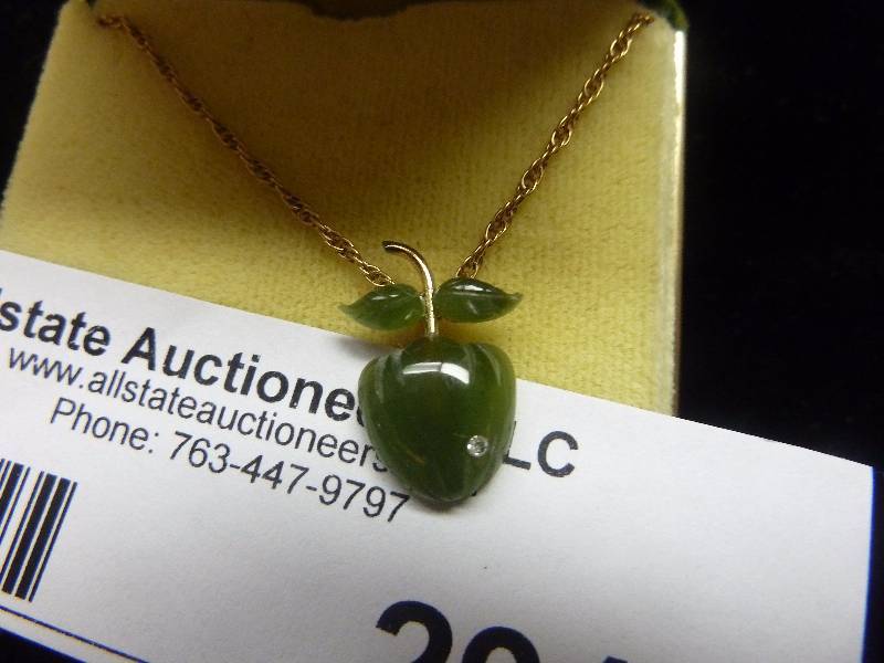 lot 291 image: Jadeite Necklace