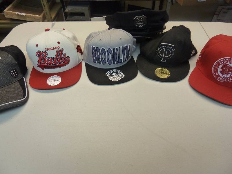lot 299 image: Hat Lot