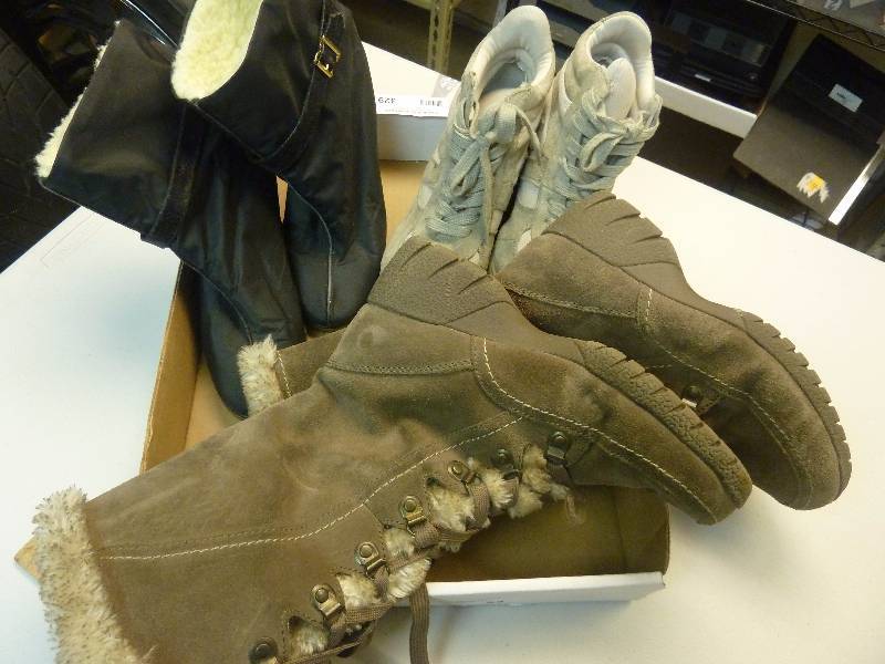 lot 329 image: Womens Boots