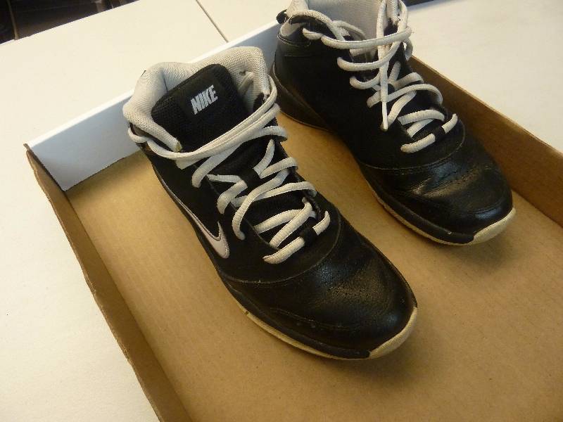 lot 334 image: Nike Tennis Shoes