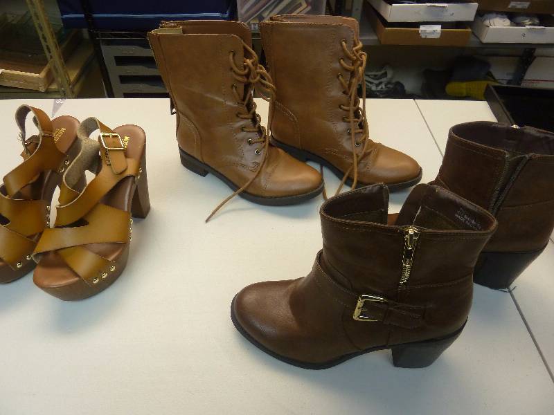 lot 335 image: Womens Shoes