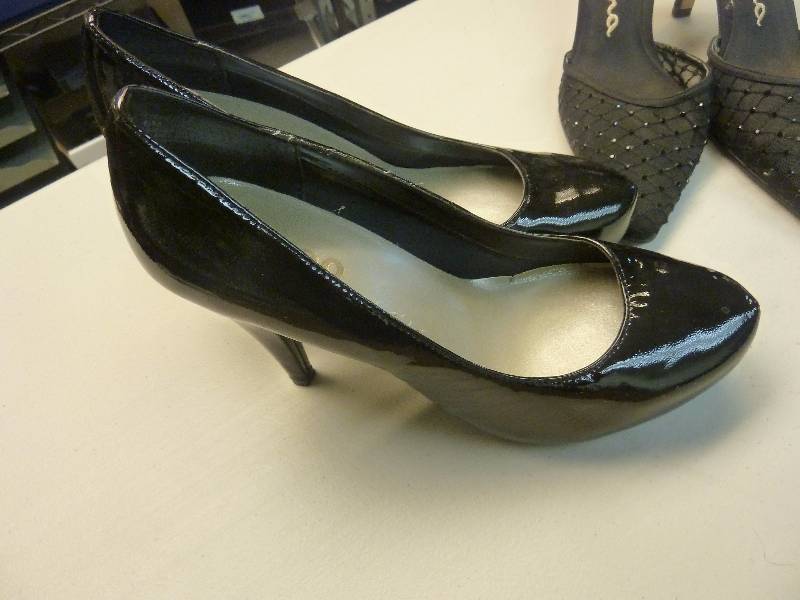lot 348 image: Womens Shoes