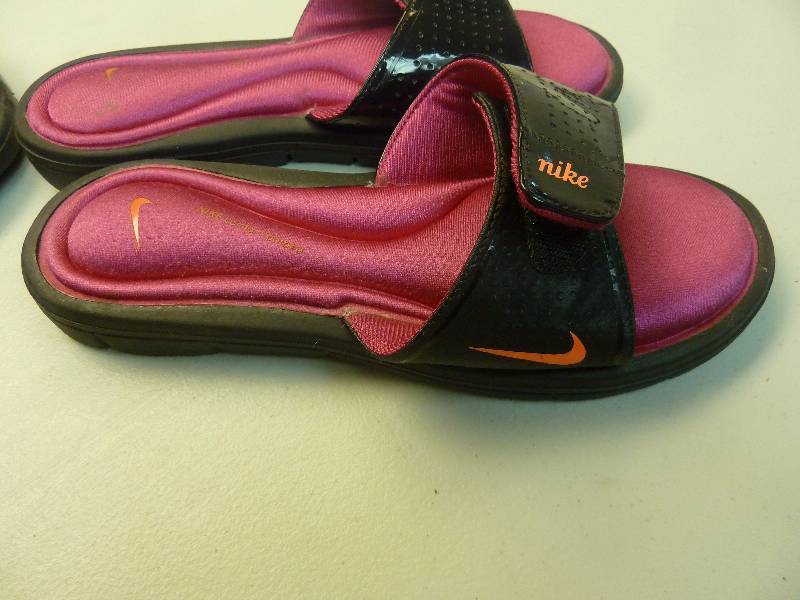 lot 369 image: Nike Sandals