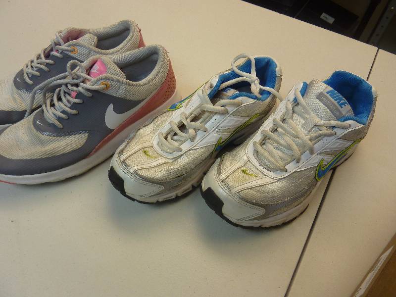 lot 371 image: Nike Tennis Shoes