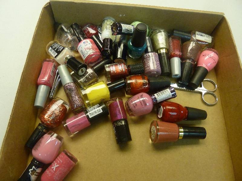 lot 372 image: Nail Polish Lot