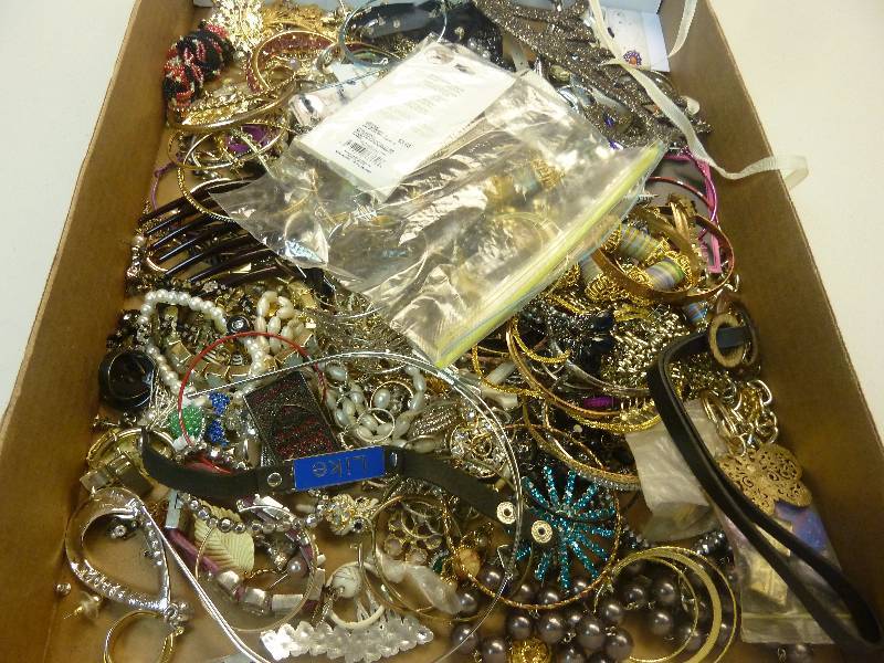 lot 373 image: Costume Jewelry