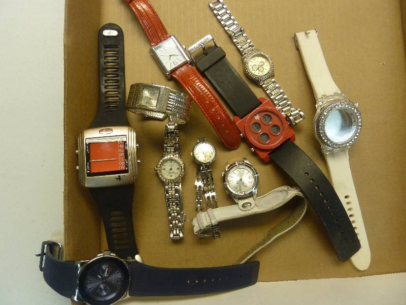 lot 382 image: Watch Lot