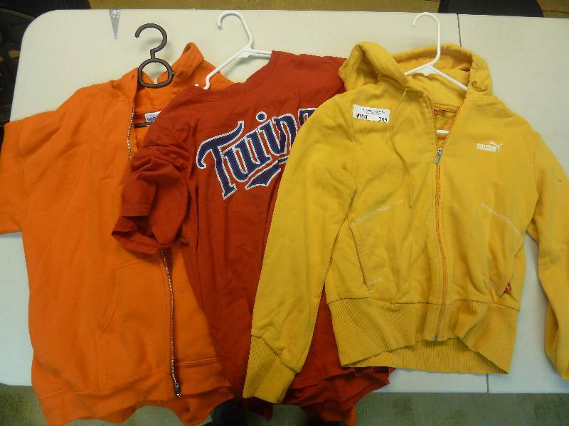 lot 385 image: Clothing Lot