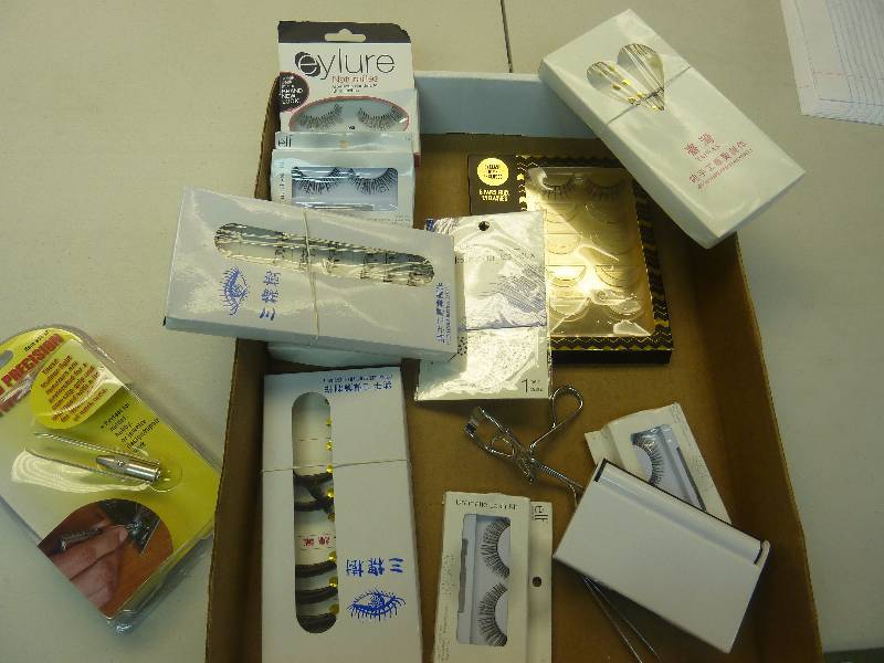 lot 388 image: False Eyelashes Lot