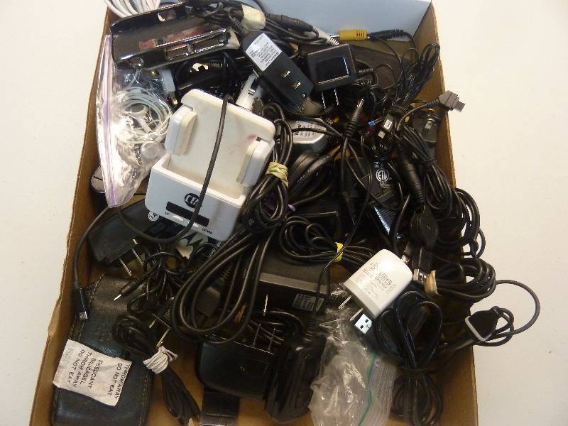 lot 421 image: Electronics Lot