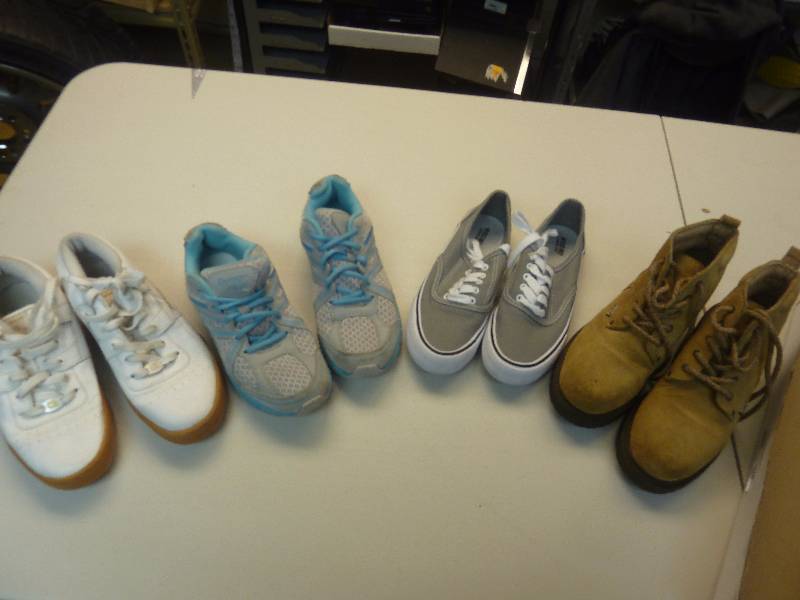 lot 422 image: Womens Shoes