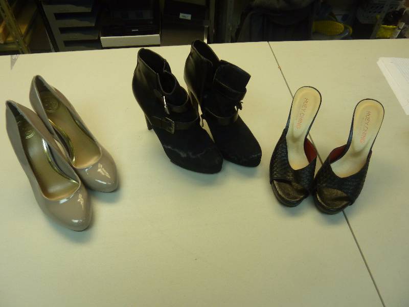 lot 425 image: Womens Shoes