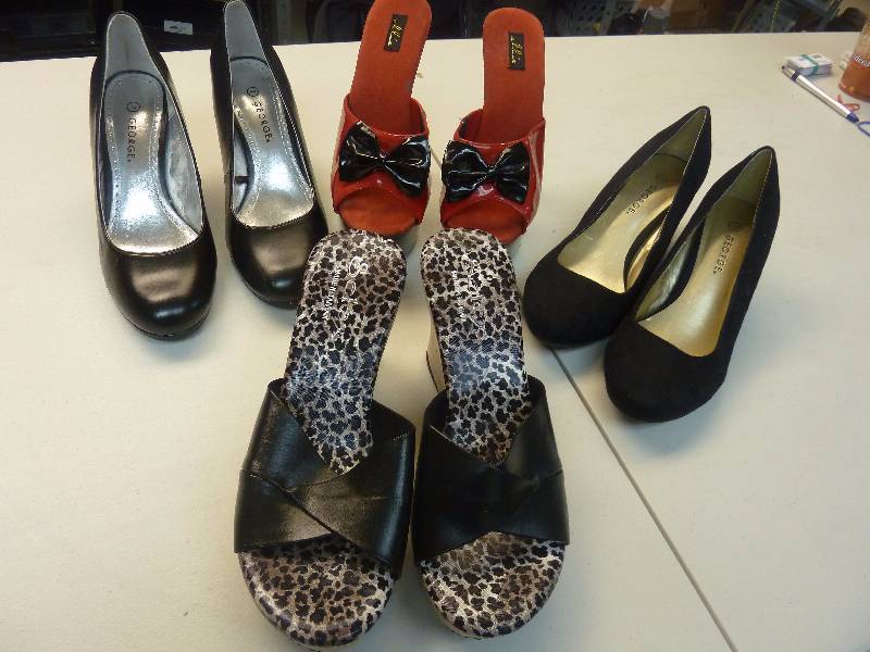 lot 429 image: Womens Shoes