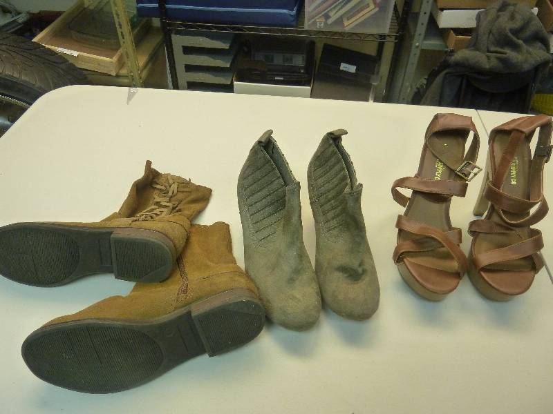 lot 432 image: Womens Shoes