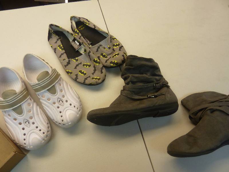 lot 435 image: Shoe Lot