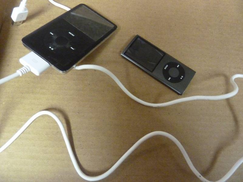 lot 444 image: IPod Lot