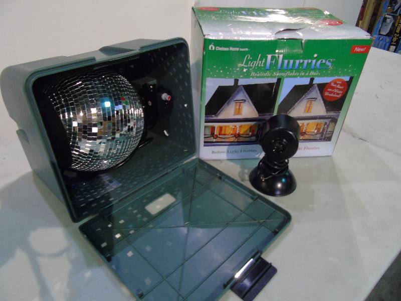 lot 70 image: Light Flurries Snowflake Machine