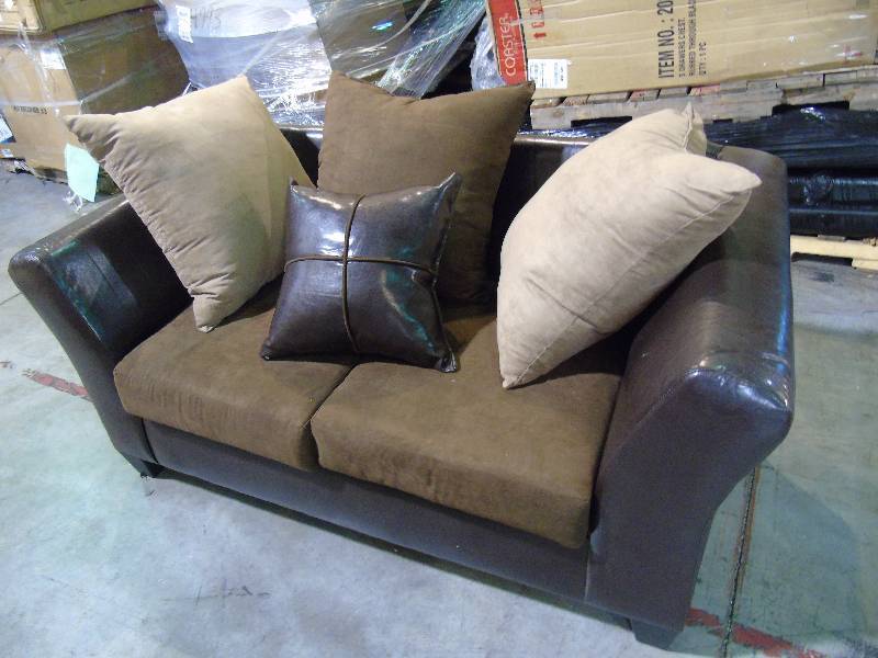 lot 35 image: Chelsea Home Furniture Simon Loveseat - Flatsuede Chocolate