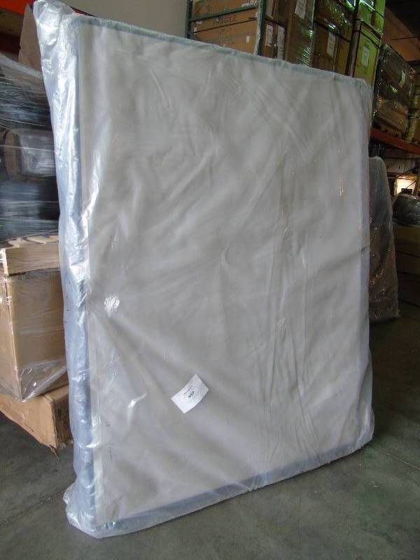 lot 82 image: Serta Perfect Sleeper Box Spring - Queen