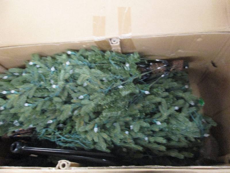 10.5 foot ge just cut aspen lighted...