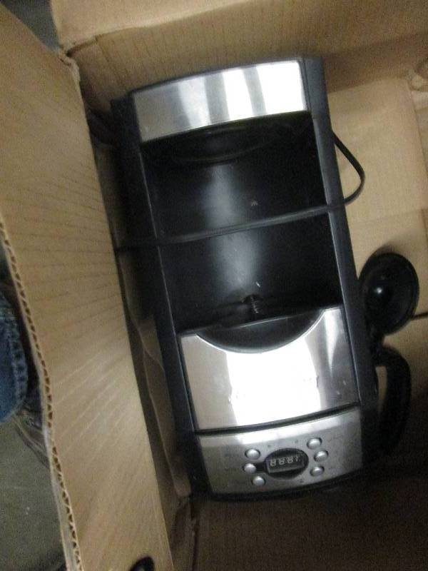 2 coffee makers niether one has a c...