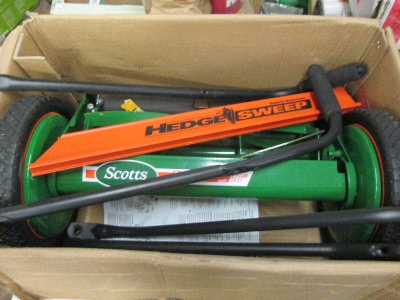 scotts 16 push reel mower open box...