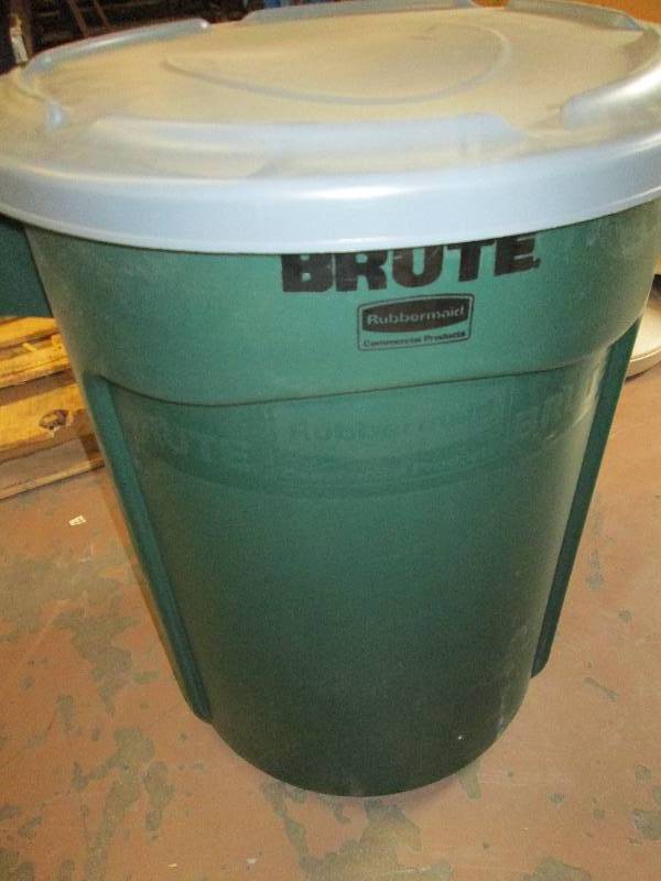 brute 32 gallon trash can with lid ...